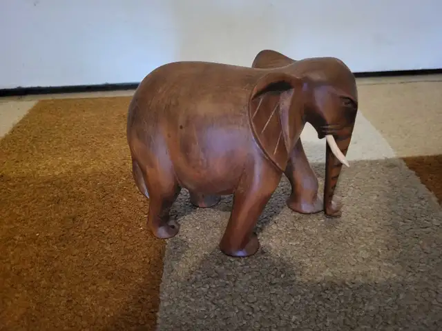 TEAK ELEPHANT (SOLID TEAK)