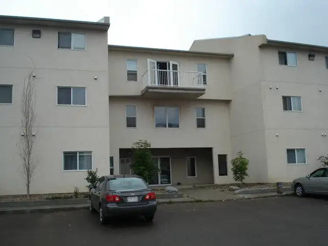 2 Bedroom 1.5 bathrooms Condo AB side, Lloydminster for rent