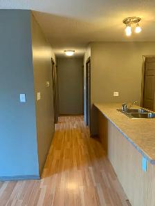 2 Bedroom 1.5 bathrooms Condo AB side, Lloydminster for rent - Photo 3