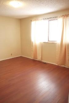 Lrg 1200sf 3BR/2B nr LRT w/ dbl grg-nwr ktchn,bath/fnc yrd/PetOK - Photo 5
