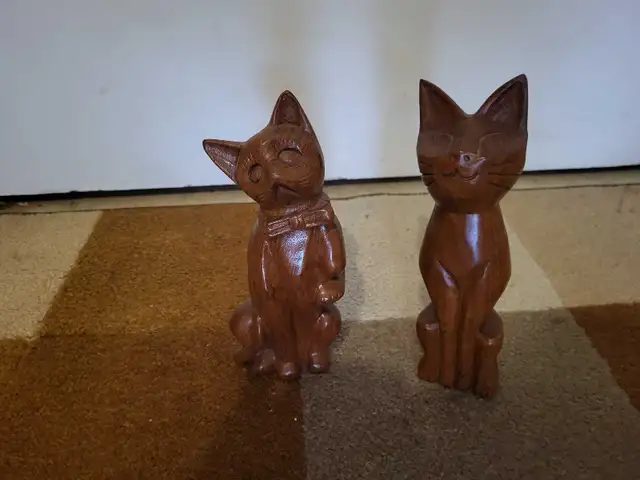 TEAK CATS ( SOLID TEAK)