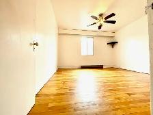 Two rooms in a shared 6 ½ unit near Metros available now