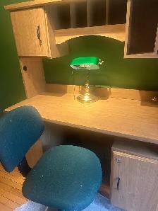 desk and chair - Photo 2