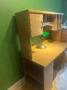 desk and chair - Photo 3
