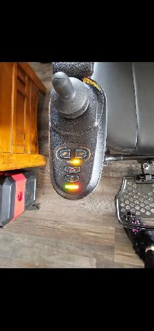 Power Wheelchair - Photo 4