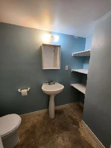 2 Bedroom 1 Bathroom Basement Apartment - Photo 6