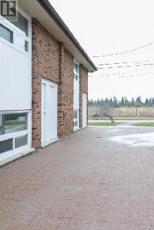 2 BEDROOM APARTMENT DOWNTOWN LINDSAY - MOVE IN BONUS!