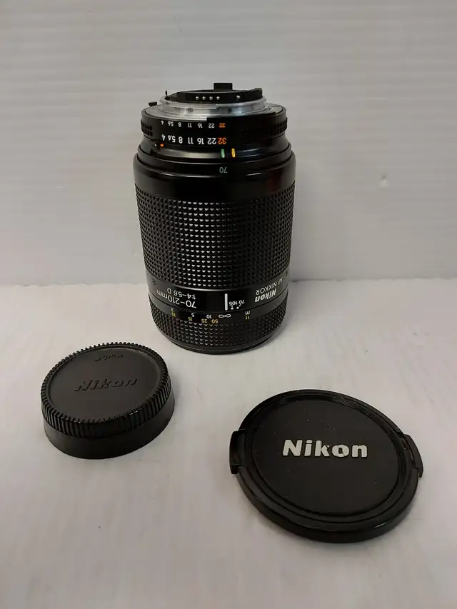 (B1266) Nikon 70-210mm lens