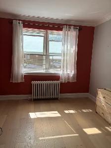 Nice and bright bachelor unit- Great location- Available Oct 1st