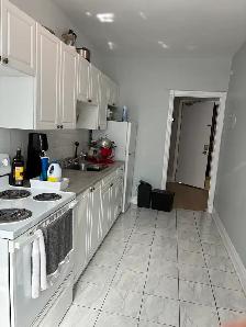 Nice and bright bachelor unit- Great location- Available Oct 1st - Photo 6