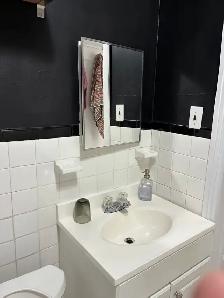 Nice and bright bachelor unit- Great location- Available Oct 1st - Photo 8