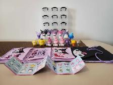 10 figurines hello kitty and friends  5 petites  1 rangement Ku