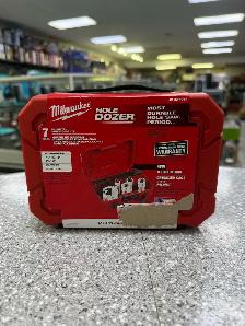Milwaukee 49224041 Hole Dozer Brand New