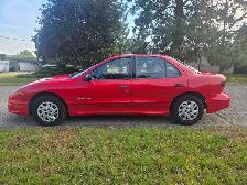 2002 PONTIAC SUNFIRE SL 4 DOOR 5 SPEED  LOW KMS - Photo 2
