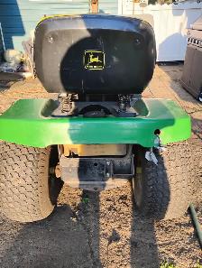 John Deere LX176 lawn tractor STRIPPED FOR PARTS! - Photo 2