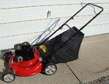 YARD MACHINES REAR BAG GAS LAWNMOWER