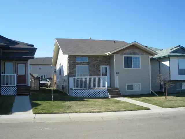 2 Bedroom, 1.5 Bathroom Main Level of Home in Rosedale