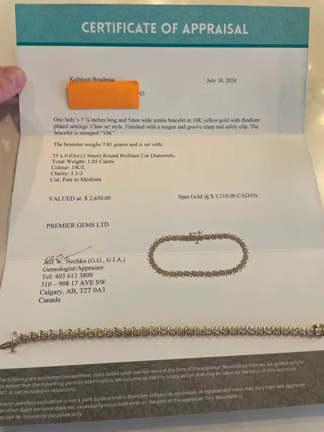 Gorgeous 10K gold and diamond 7 1/4" ladies tennis bracelet