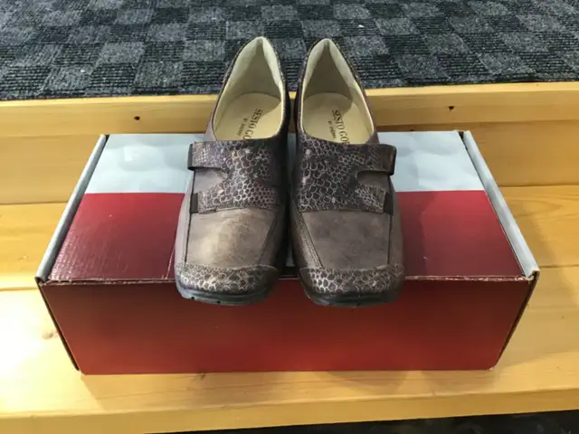 LADIES GOLF SHOES
