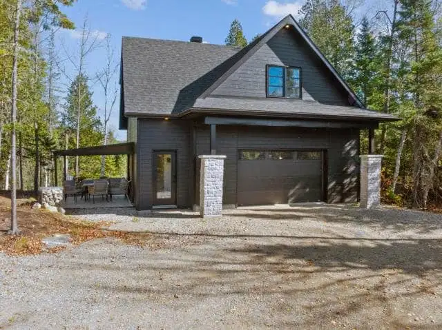 Chalet garage-loft a vendre - Plage privee, Lac Lepage