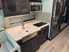 2024 HOLIDAY RAMBLER NAUTICA 34RX — ONLY 23,132 KM! - Photo 9