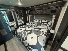 2024 HOLIDAY RAMBLER NAUTICA 34RX — ONLY 23,132 KM! - Photo 10