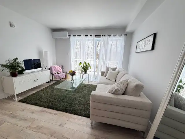 Appartement3 ½ avec Espace BUREAU et stationnement