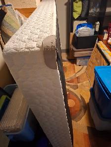 queen boxspring free - Photo 2