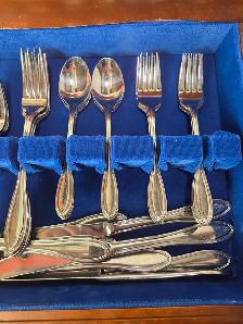 Silverware/Flatware Set in Wood Case - Photo 9