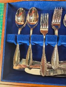 Silverware/Flatware Set in Wood Case - Photo 10