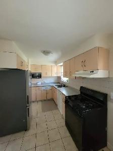 2 bedrooms, 3 parking spaces, main floor, Malton, $2,000 - Photo 2