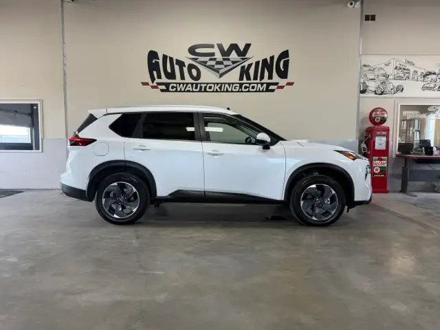 2024 Nissan Rogue SV Tech / Midnight / AWD / Low Kms /0 Accident