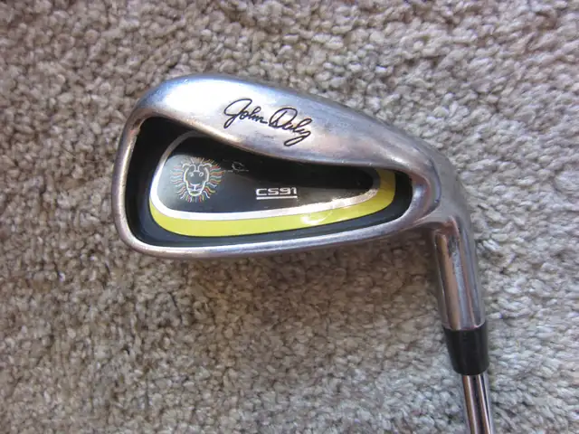 MINT SHAPE   GOOD QUALITY RH R FLEX STEEL IRONS