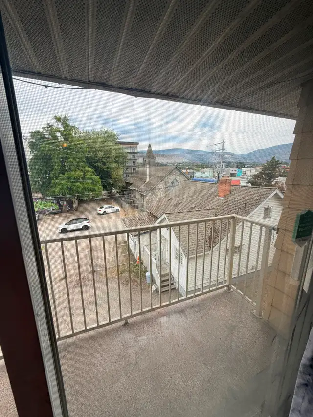 PENTICTION DOWN TOWN 1 BR 1 BATH, WALK TO OKANAGAN LAKE:
