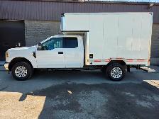 2018 Ford Super Duty F-350 SRW XLT / 4X4 / CUBE TRUCK / gas & pr - Photo 4