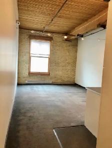 ✨&nbsp.NYC STYLE LOFT | EXCHANGE DISTRICT ✨ - Photo 5