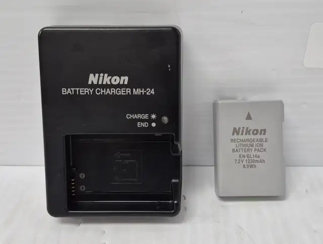 (N9751469) Nikon MH-24 Camera Battery and charger.