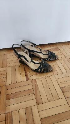 clothing - Photo 2