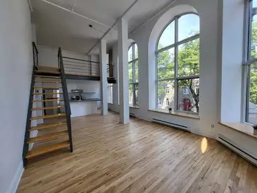 Granc loft avec mezzanine à Québec Nouvo St-Roch centre ville