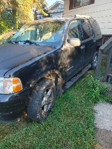 Ford Explorer - Photo 2