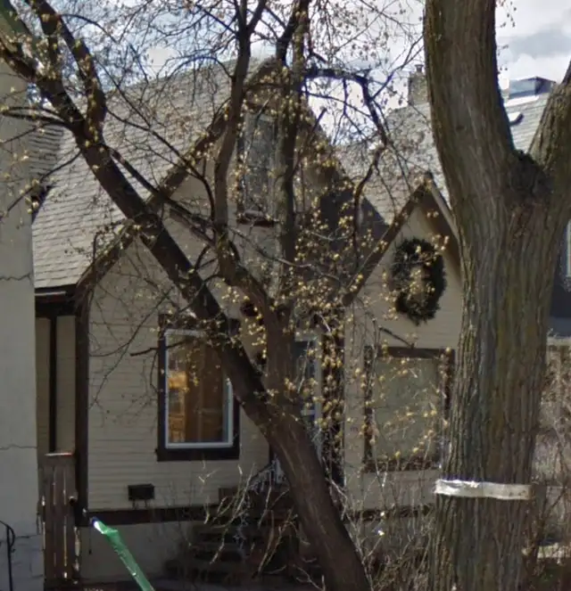 Fort Rouge house for sale 1-1/2 storey 940 sqft handyman special