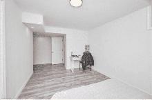 Spacious room with private wash room Near Brock University - Photo 3