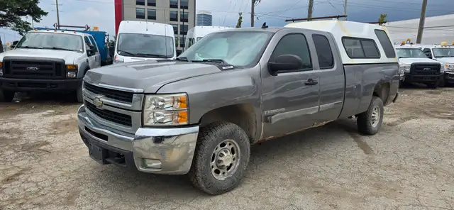 2007 Chevrolet Silverado 2500HD 4x4 - 8FT Box - Tow Package