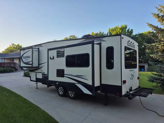 2014 Elkridge Extreme Light by Heartland