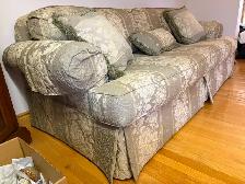 Beautiful Couch - Photo 3