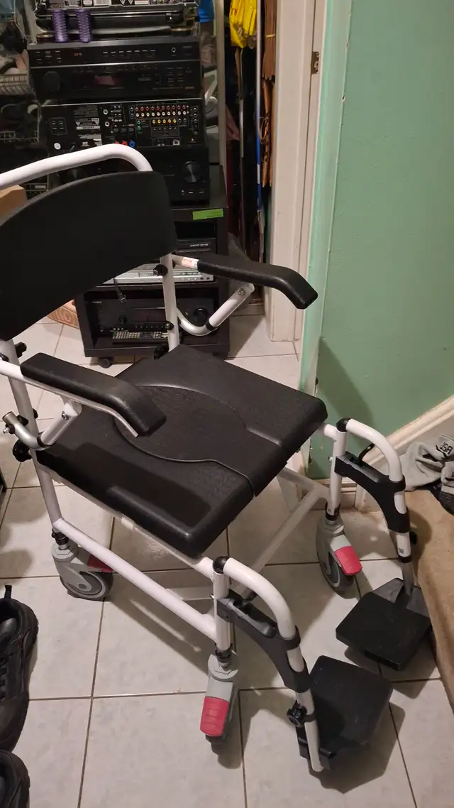 Wheelchair commode 4 in 1