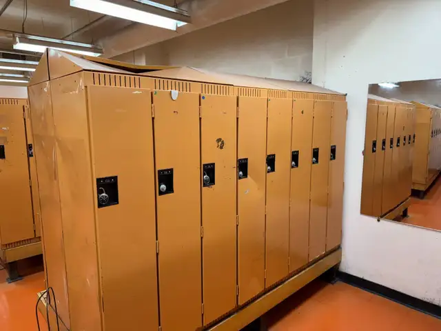 Lockers full door (500available) Banks of 2 and 4 $45/door