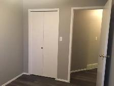 Renovated 3BRS/1.5Bath/Bamt./Parking close MillWood Town Centre - Photo 11