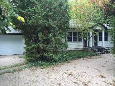 Grand bungalow à louer/Large bungalow for rent