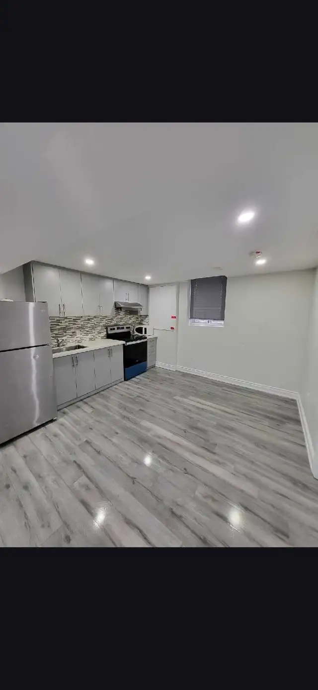 2 PARKING/2 BEDROOMS LEGAL BASEMENT FOR RENT 1ST OF OCTOBER